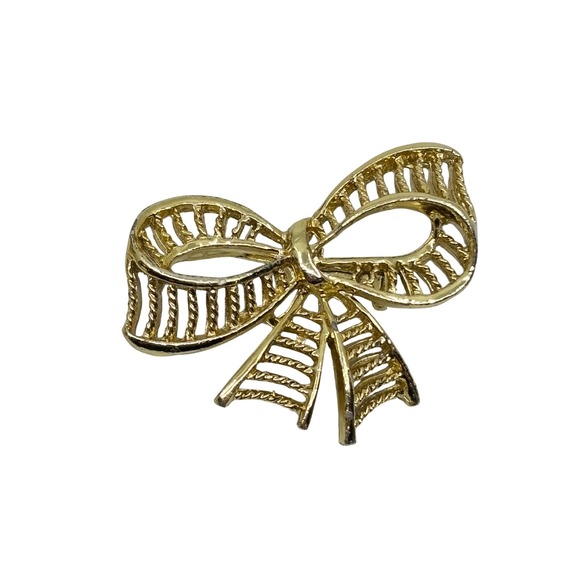 Jewelry - Vintage Gold Tone Bow Brooch Textured Openwork Cage Design Pin Accessory
